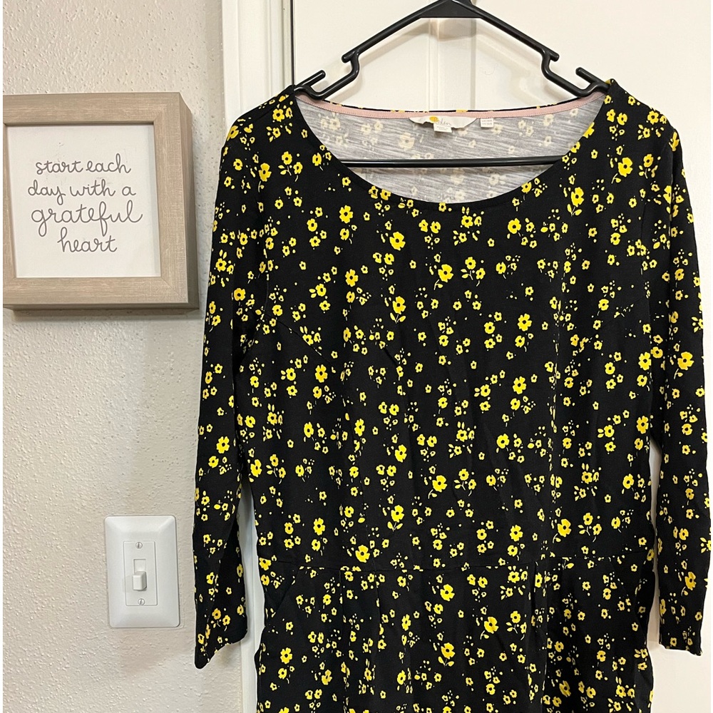 Black and yellow printed dress. Quarter length sleeve. Very soft cotton packets.